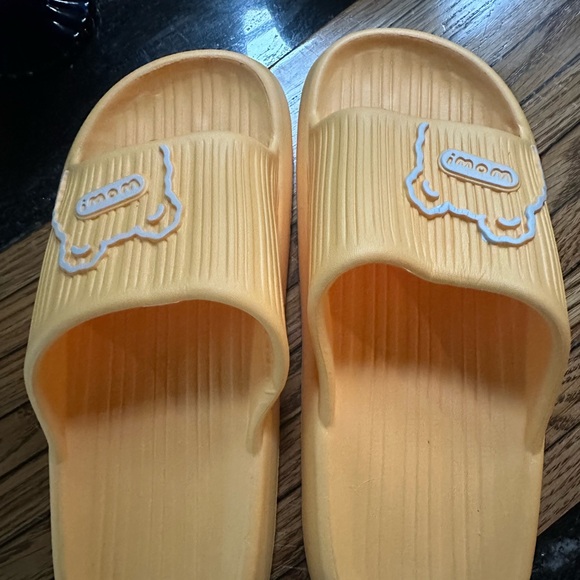 Yellow anima Sliders——-NWOT - Picture 5 of 5